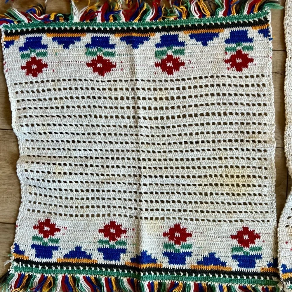 Vintage Crochet Set of 4 Placemats and Table Runner with Fringe and Flower Motif